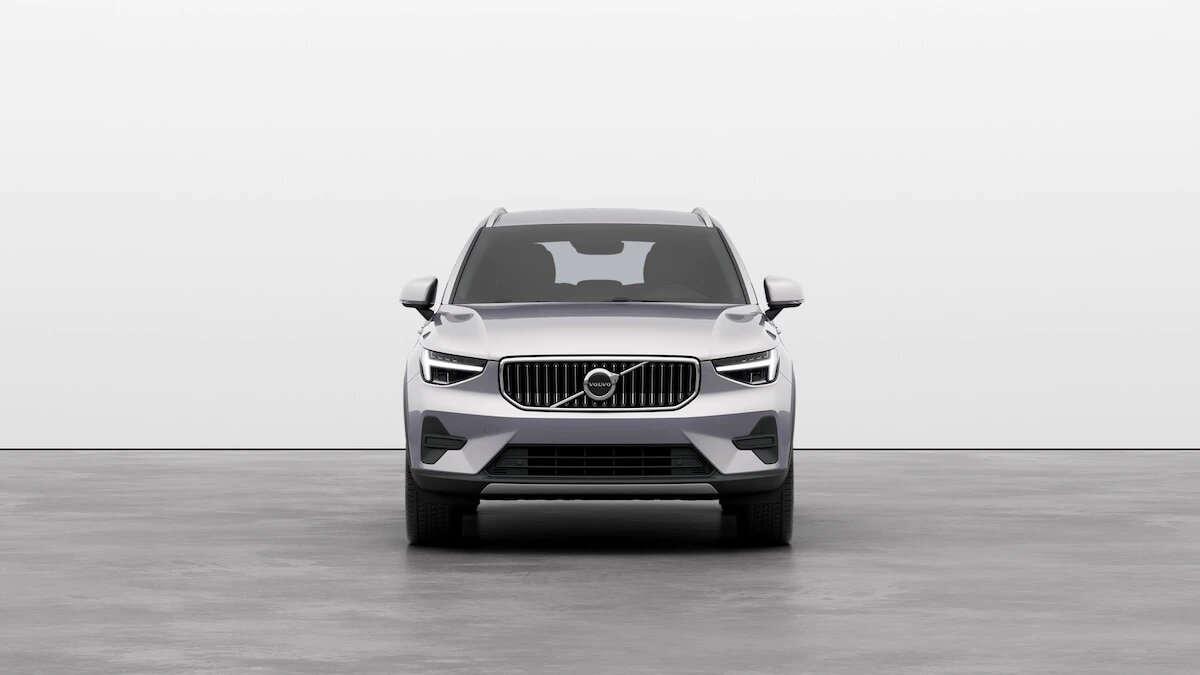 Renting Finders Volvo XC40 Essential Automática Plug In Hybrid SUV Variantes Silver Dawn